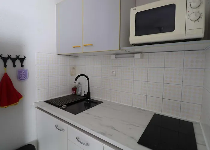 2 Pieces Climatise Avec Parking, Proche - Fr-1-307-254 Apartament